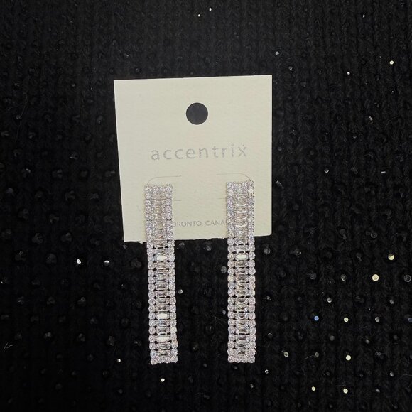 🎁😍Holiday Magic Silver Baguette Crystal Linear Earring - Picture 1 of 1